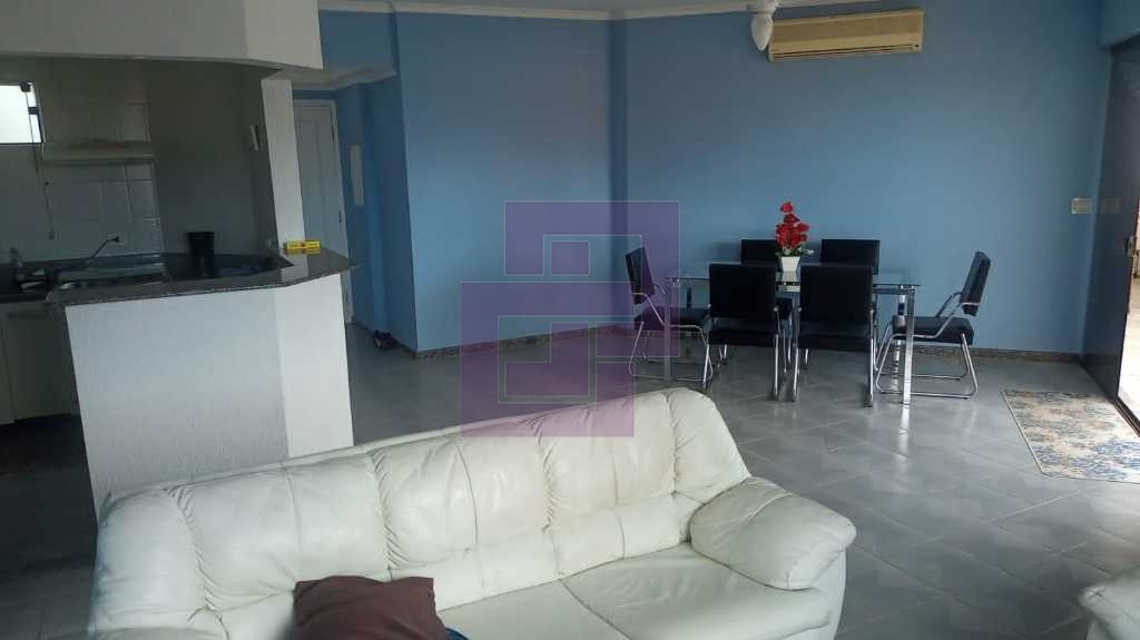 Cobertura, com piscina e churrasqueira, reformada! Enseada , proximo da Praia.