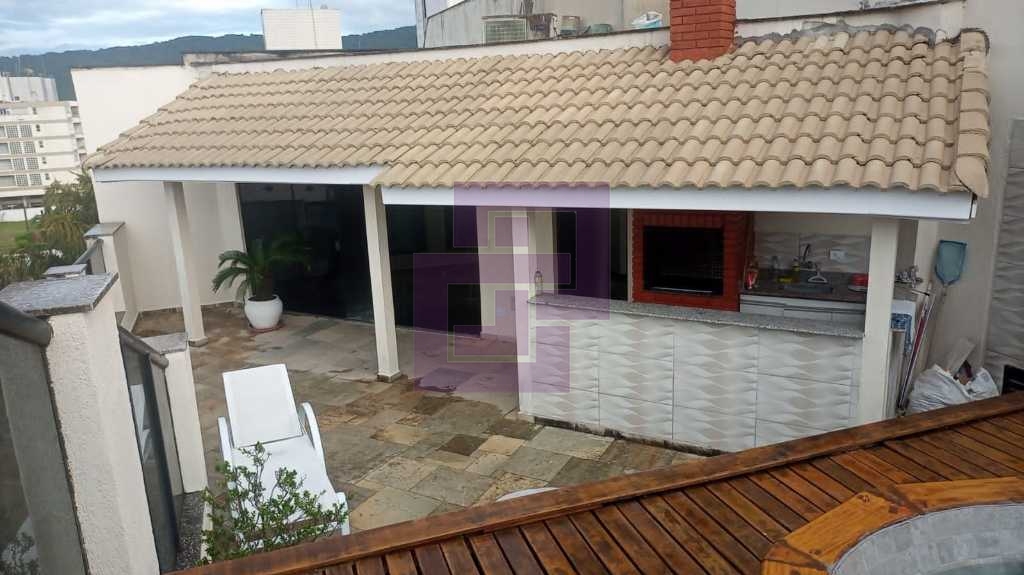 Cobertura, com piscina e churrasqueira, reformada! Enseada , proximo da Praia.