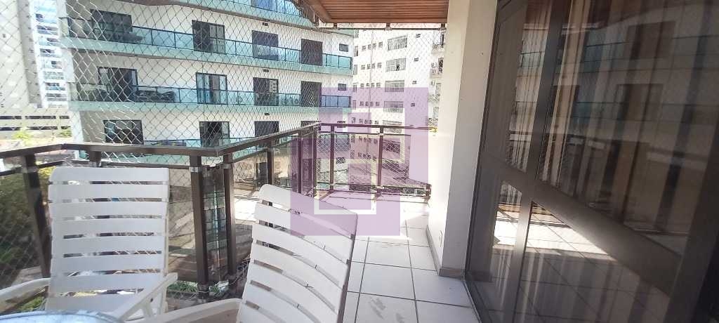 Amplo apartamento em Pitangueiras!!!