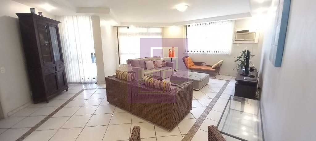 Amplo apartamento em Pitangueiras!!!