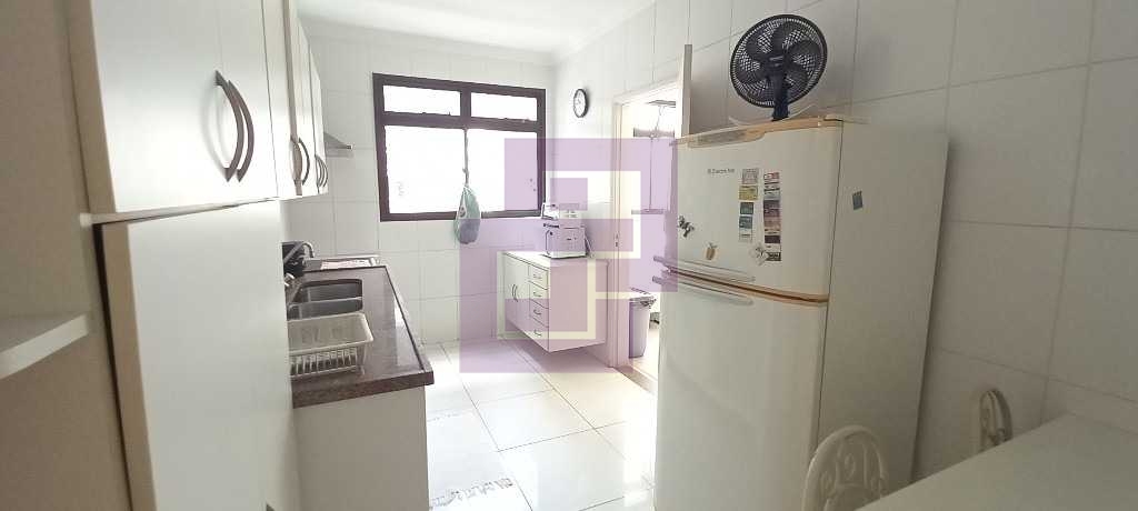 Amplo apartamento em Pitangueiras!!!