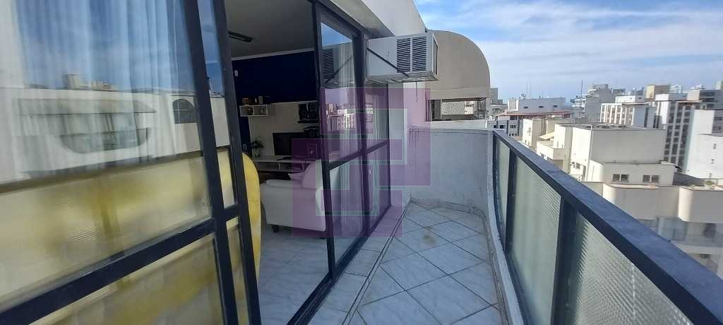 Linda cobertura na Pitangueiras.