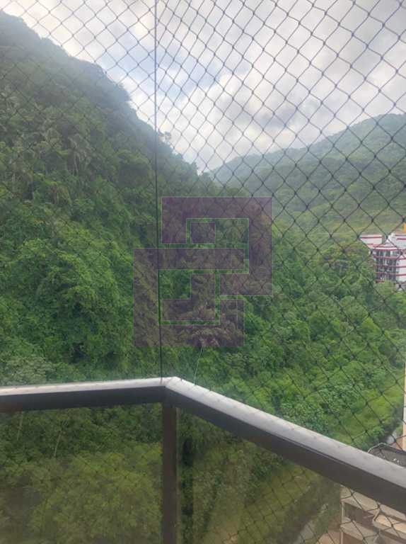 Enseada pé na areia! Edificio com lazer.