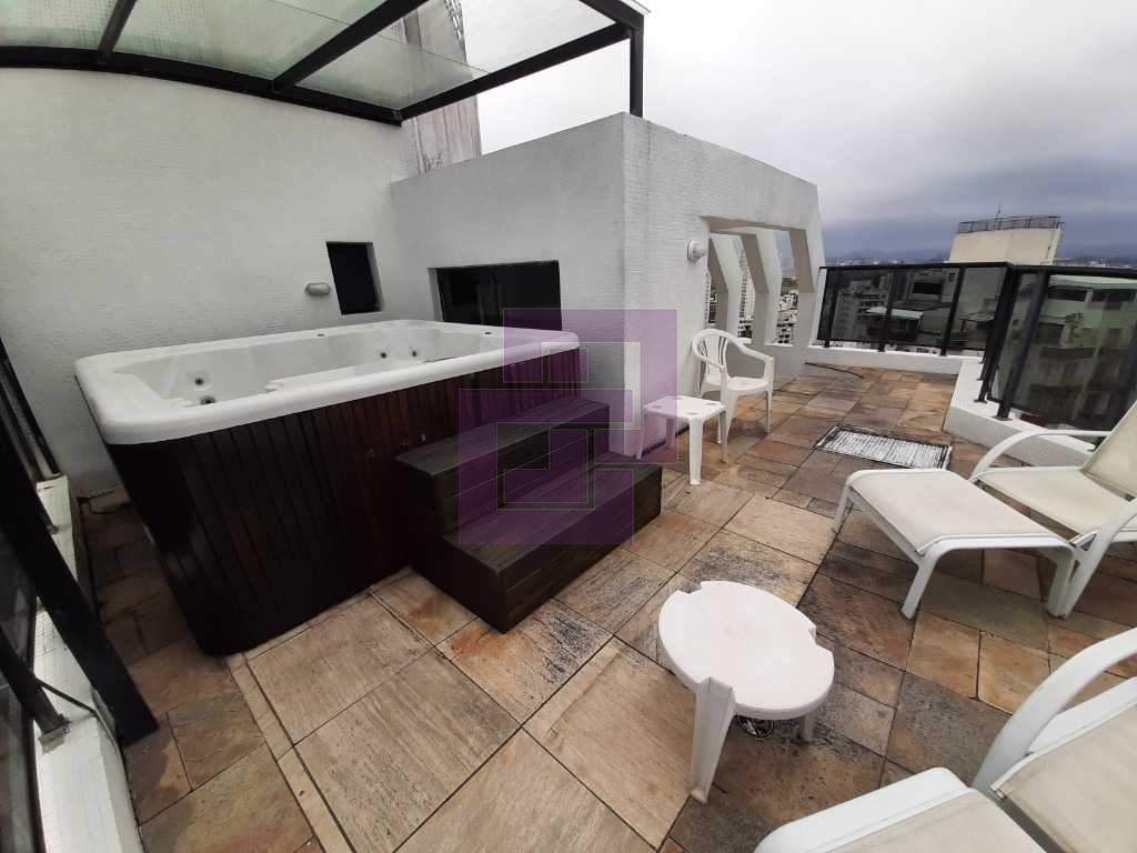 Cobertura Duplex! Poucos metros da Praia do Tombo.