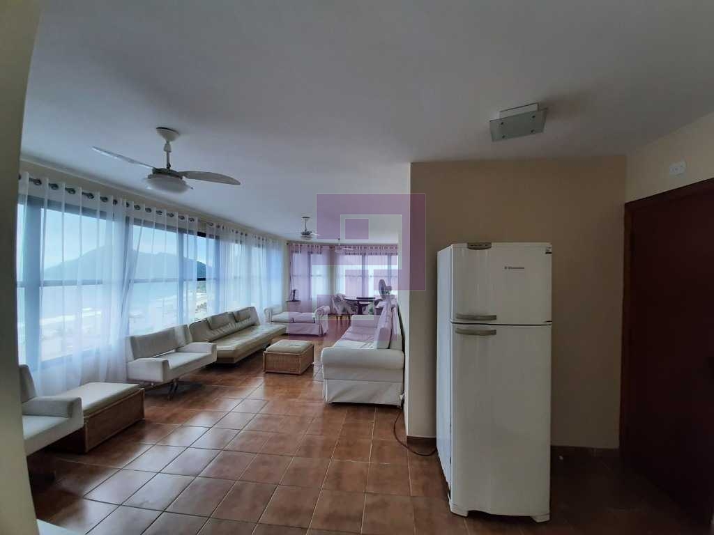 Cobertura Duplex! Poucos metros da Praia do Tombo.