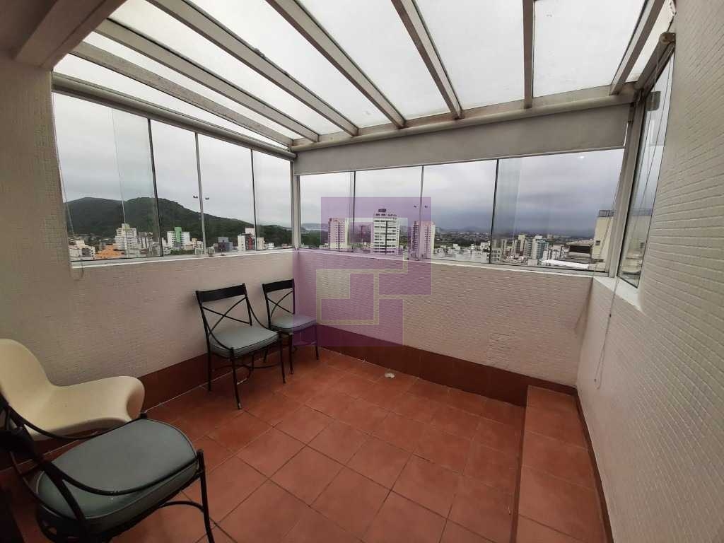 Cobertura Duplex! Poucos metros da Praia do Tombo.