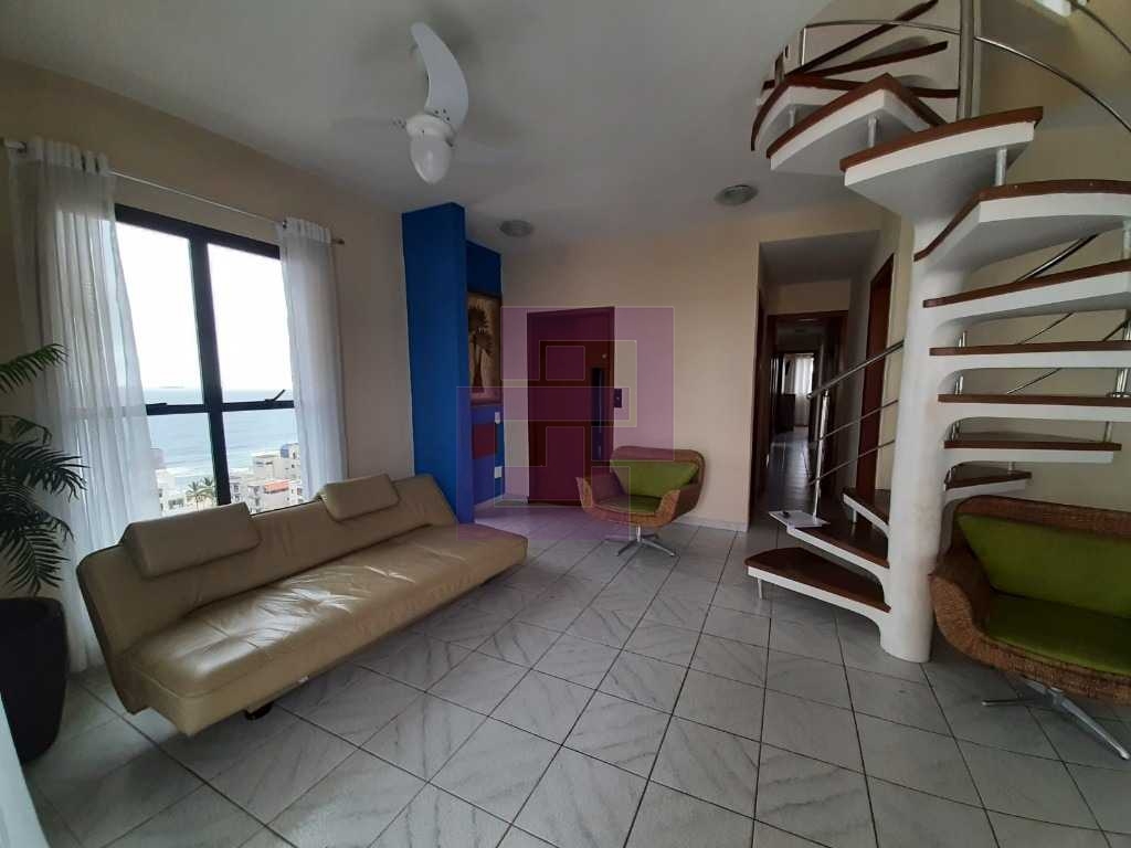 Cobertura Duplex! Poucos metros da Praia do Tombo.