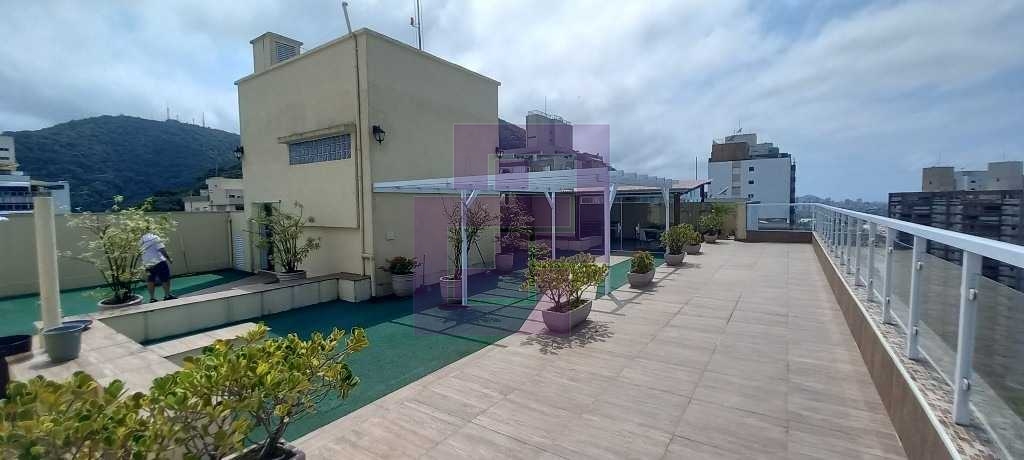 Pitangueiras. Pe na areia.