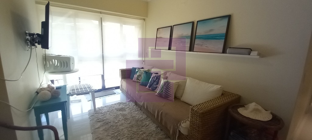 Enseada. Pé na areia!