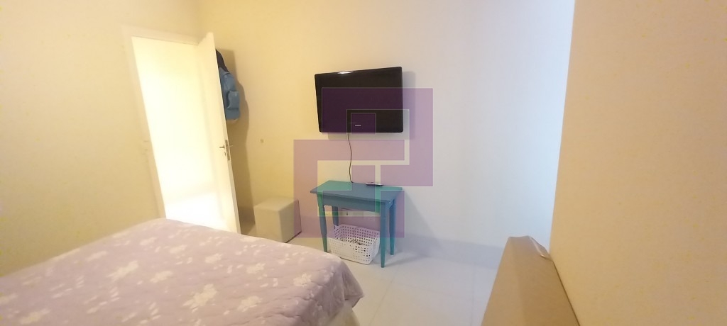 Enseada. Pé na areia!