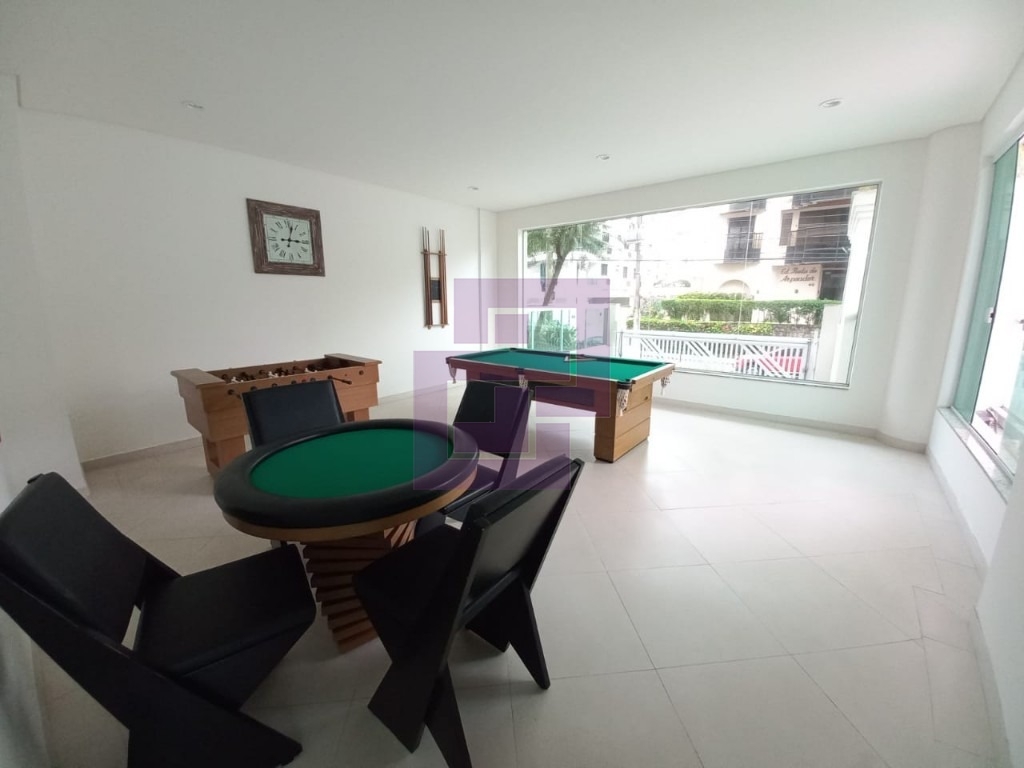 Enseda, uma quadra da praia. Edificio com lazer!