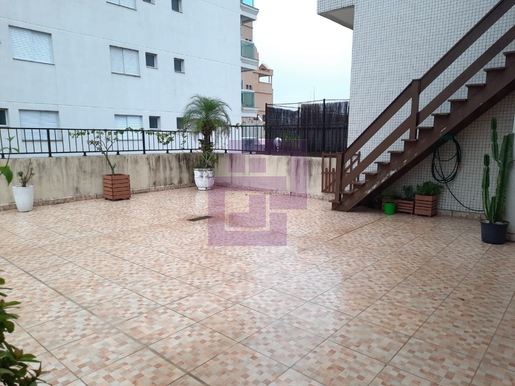 Cobertura Duplex. Enseada, localizada a uma quadra da Praia.