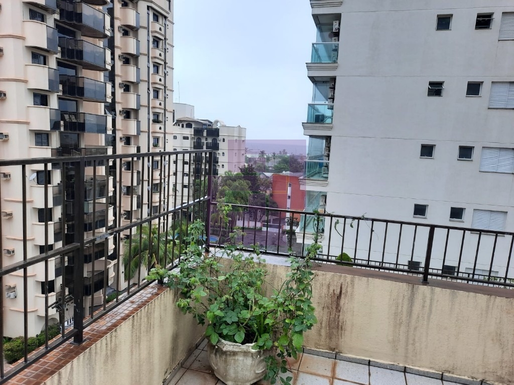 Cobertura Duplex. Enseada, localizada a uma quadra da Praia.