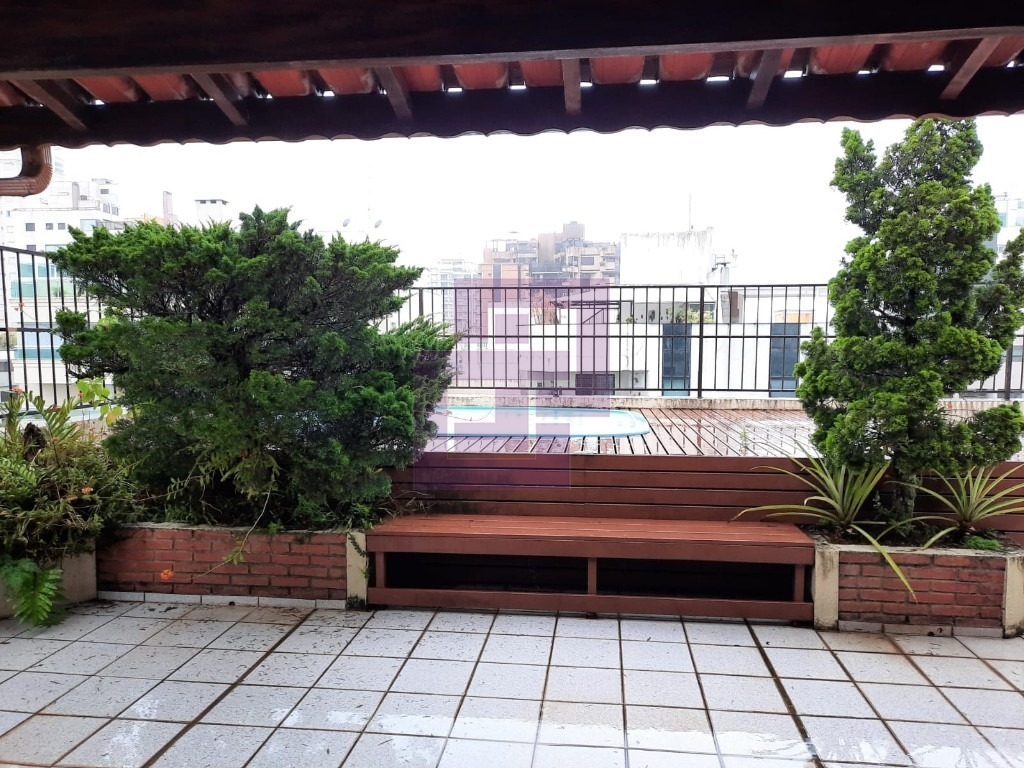 Cobertura Duplex. Enseada, localizada a uma quadra da Praia.