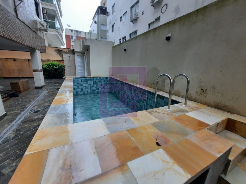 Cobertura Duplex. Enseada, localizada a uma quadra da Praia.