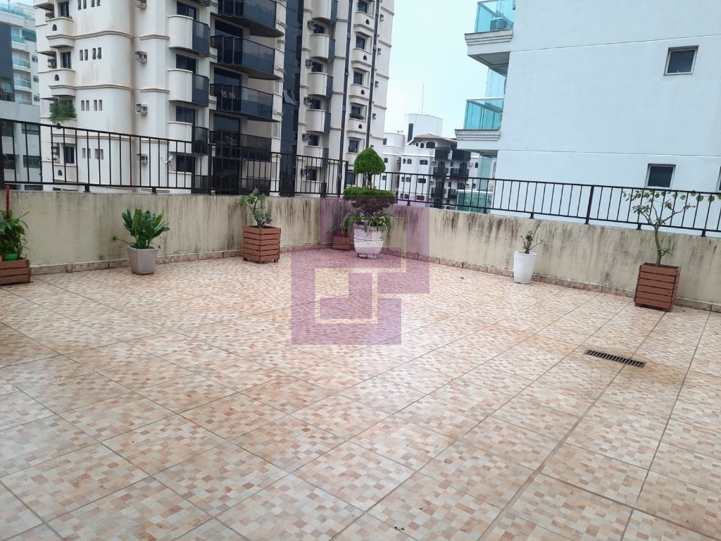 Cobertura Duplex. Enseada, localizada a uma quadra da Praia.