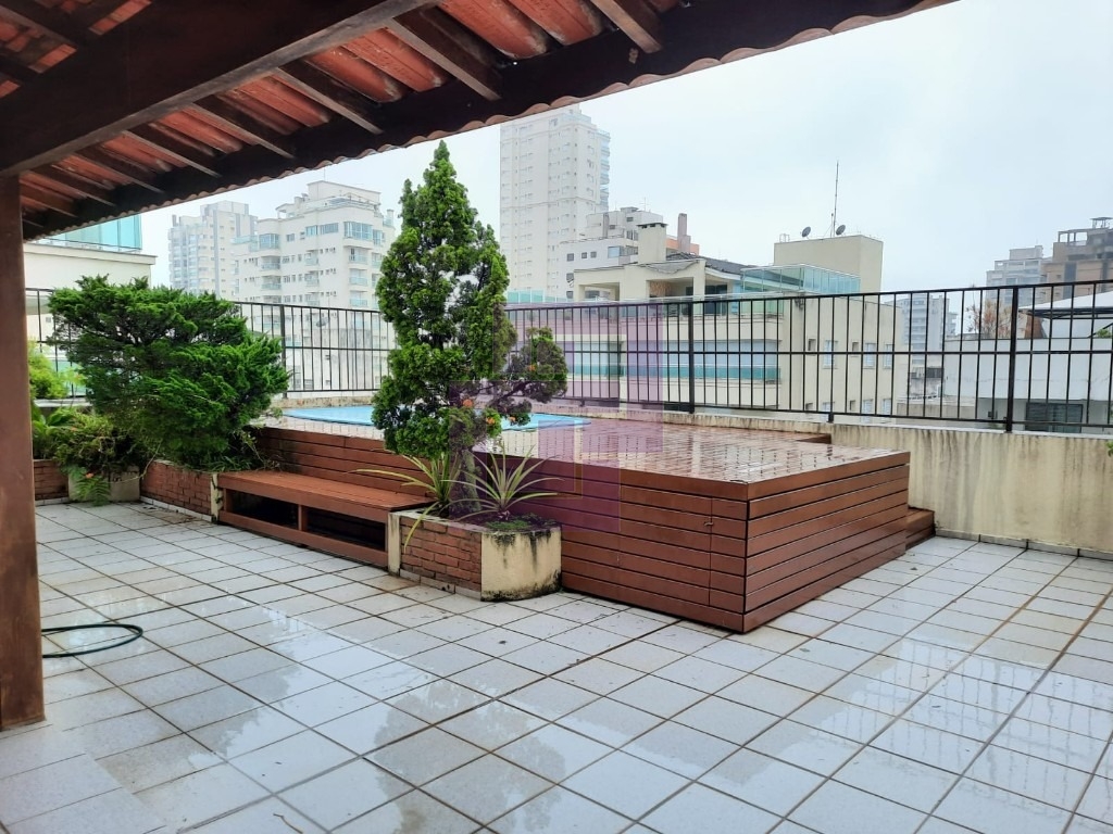 Cobertura Duplex. Enseada, localizada a uma quadra da Praia.