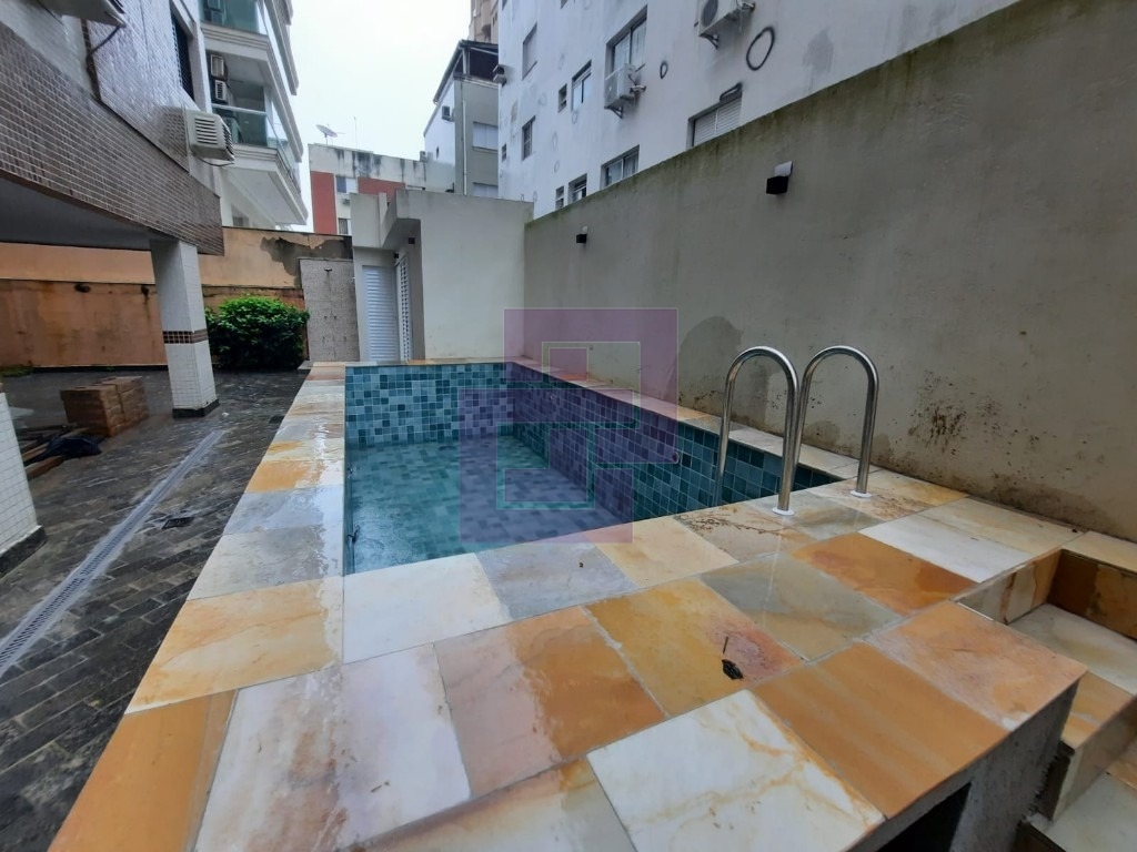 Cobertura Duplex. Enseada, localizada a uma quadra da Praia.