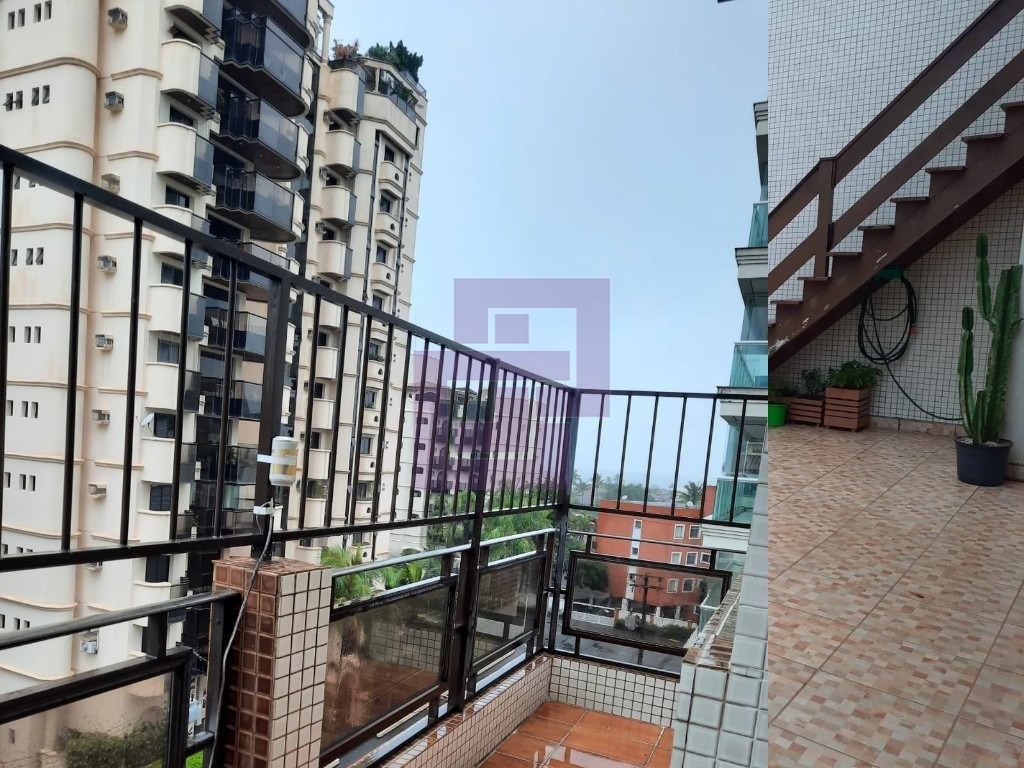 Cobertura Duplex. Enseada, localizada a uma quadra da Praia.