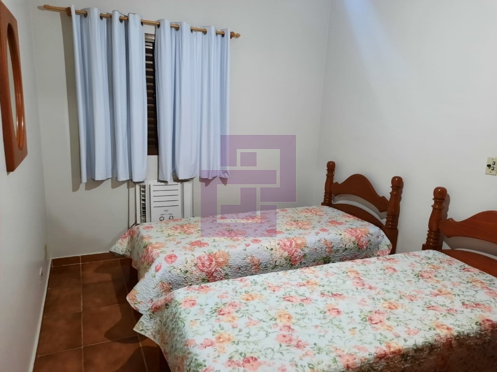 Cobertura Duplex. Enseada, localizada a uma quadra da Praia.