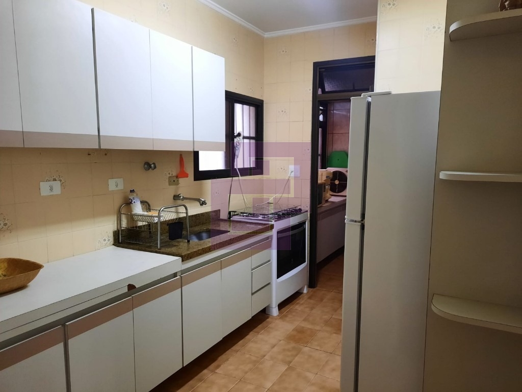 Cobertura Duplex. Enseada, localizada a uma quadra da Praia.