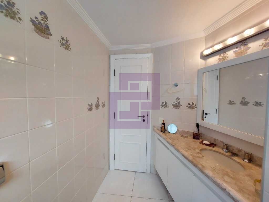 Venda de Apartamentos / Padrão na cidade de Guarujá