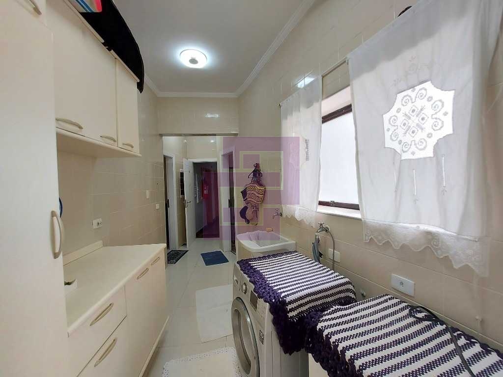 Venda de Apartamentos / Padrão na cidade de Guarujá