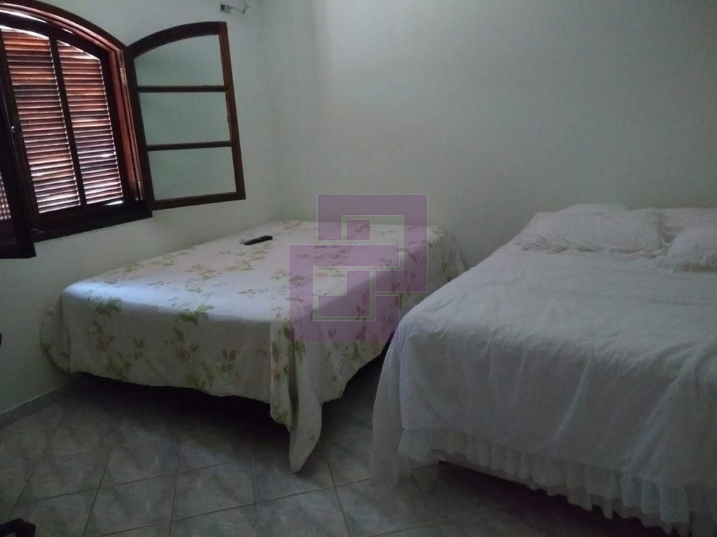 Lindo sobrado em condominio fechado.