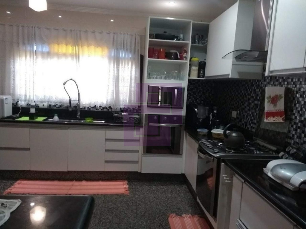 Lindo sobrado em condominio fechado.