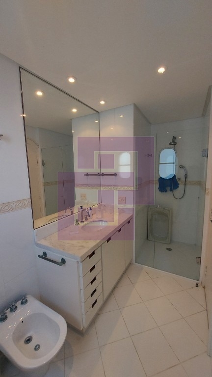 Venda de Apartamentos / Padrão na cidade de Guarujá