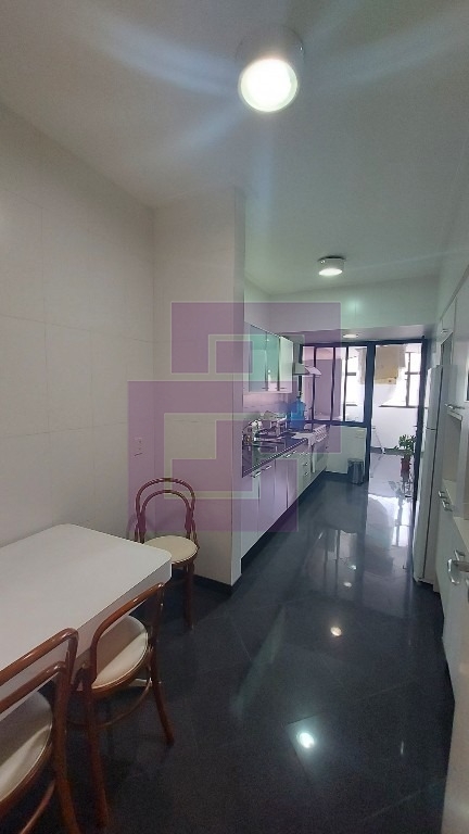 Venda de Apartamentos / Padrão na cidade de Guarujá
