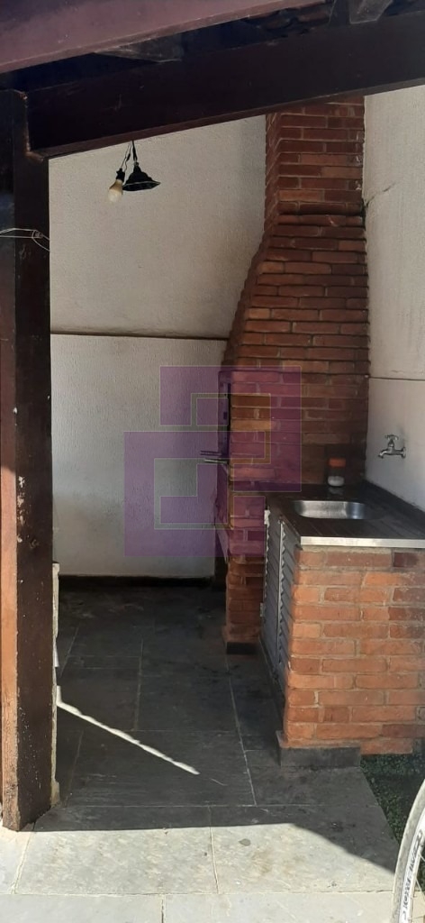 Casa bem localizada.Enseada!