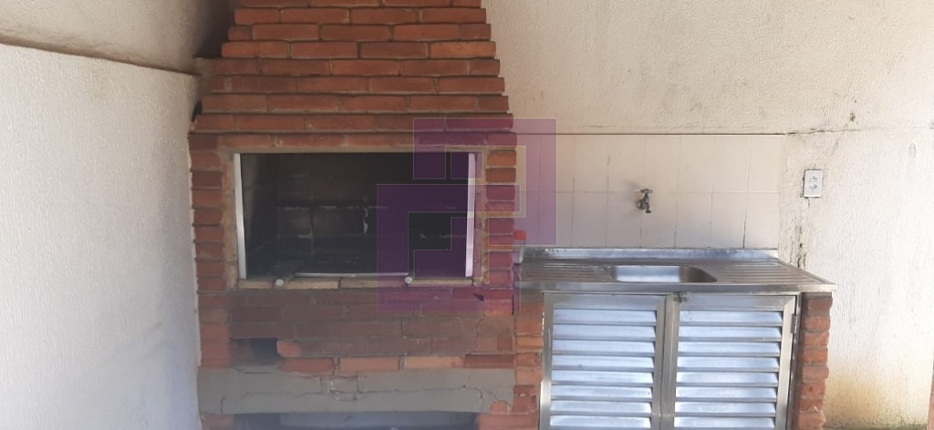 Casa bem localizada.Enseada!