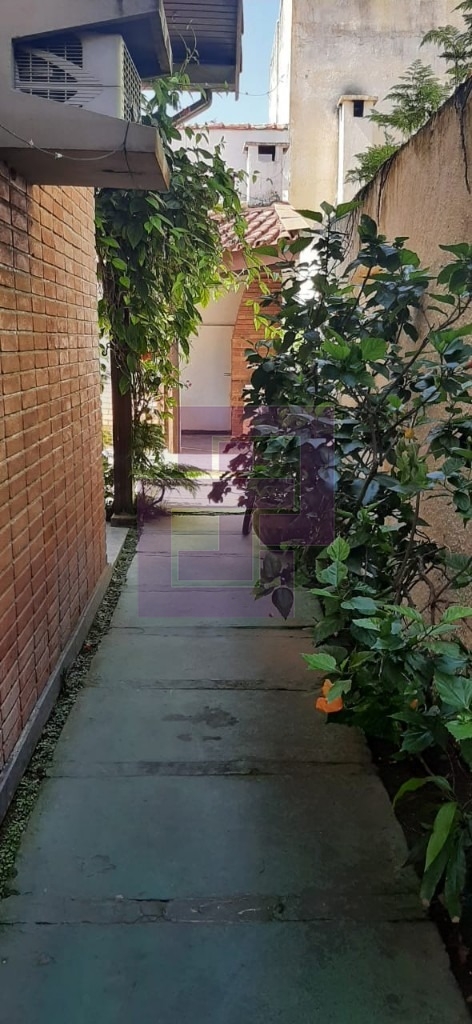 Casa bem localizada.Enseada!