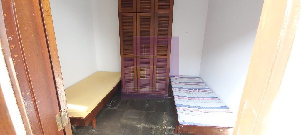 Casa bem localizada.Enseada!