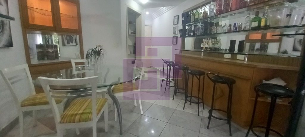 Apto a duas quadra da praia da Enseada !
