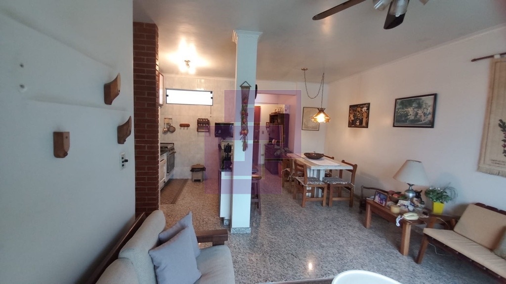 Enseada. Lindo apartamento