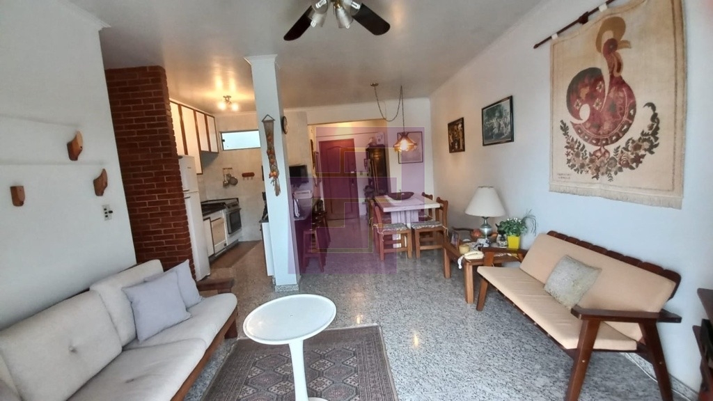 Enseada. Lindo apartamento