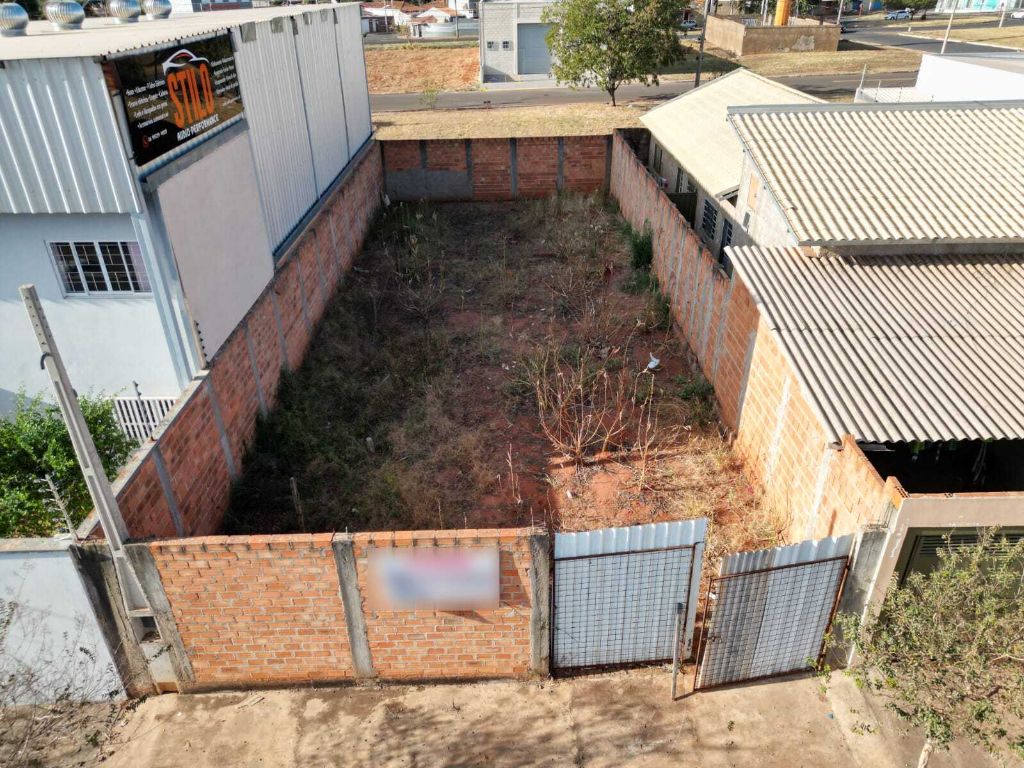 Terreno murado no loteamento residencial campos de piemonte