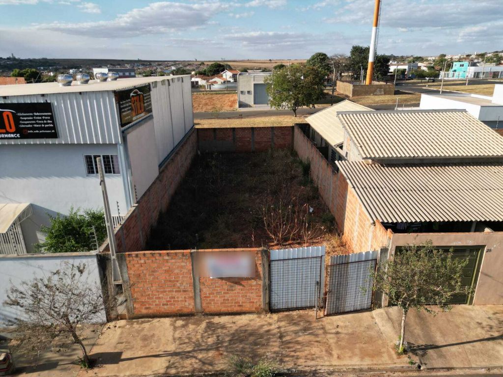 Terreno murado no loteamento residencial campos de piemonte