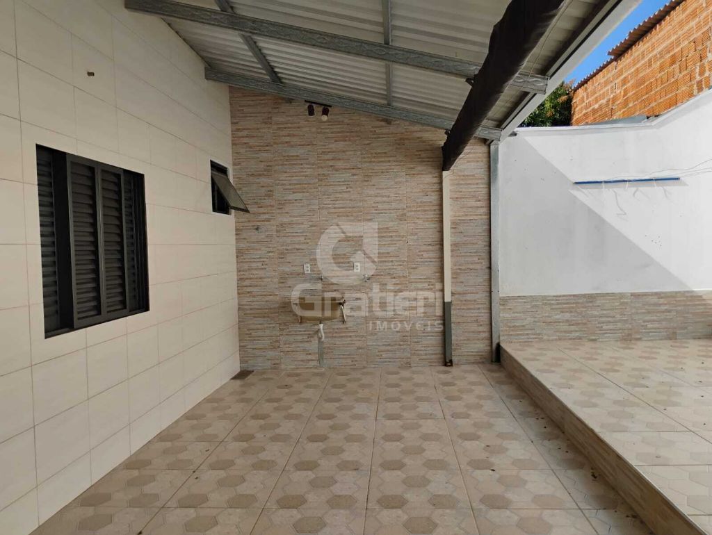 Casa 3 quartos com 1 suíte no yolanda opice