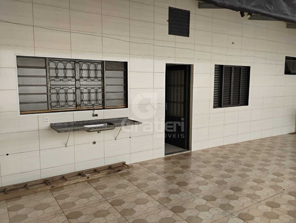 Casa 3 quartos com 1 suíte no yolanda opice
