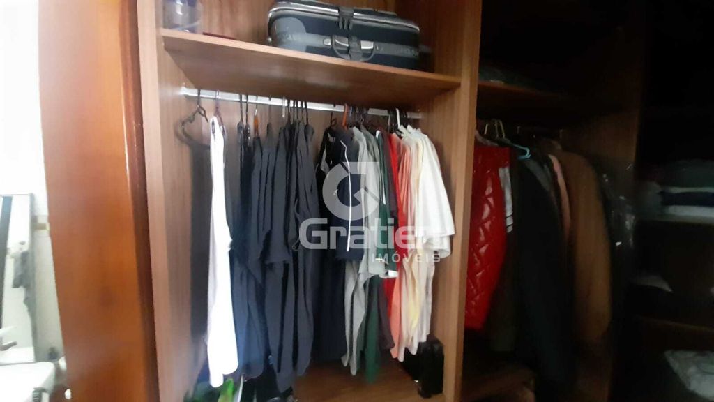 Casa 3 dormitórios sendo 1 suíte c/ closet