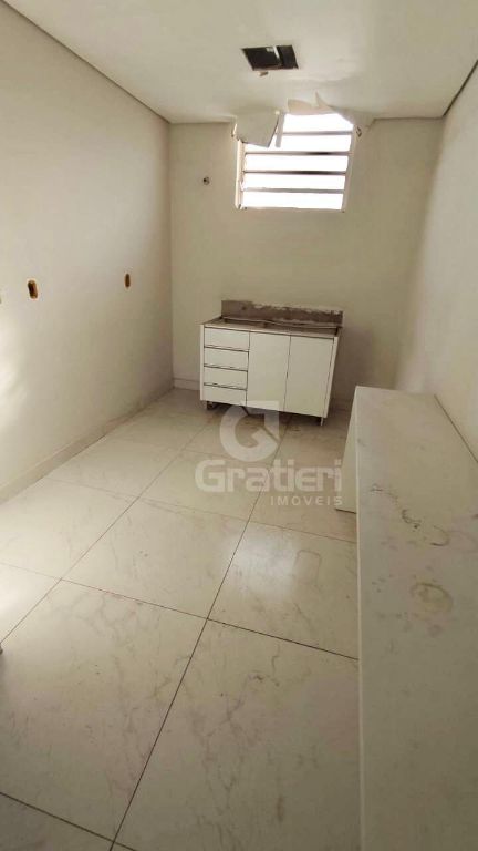 Prédio Comercial na Av. Bento de Abreu Centro