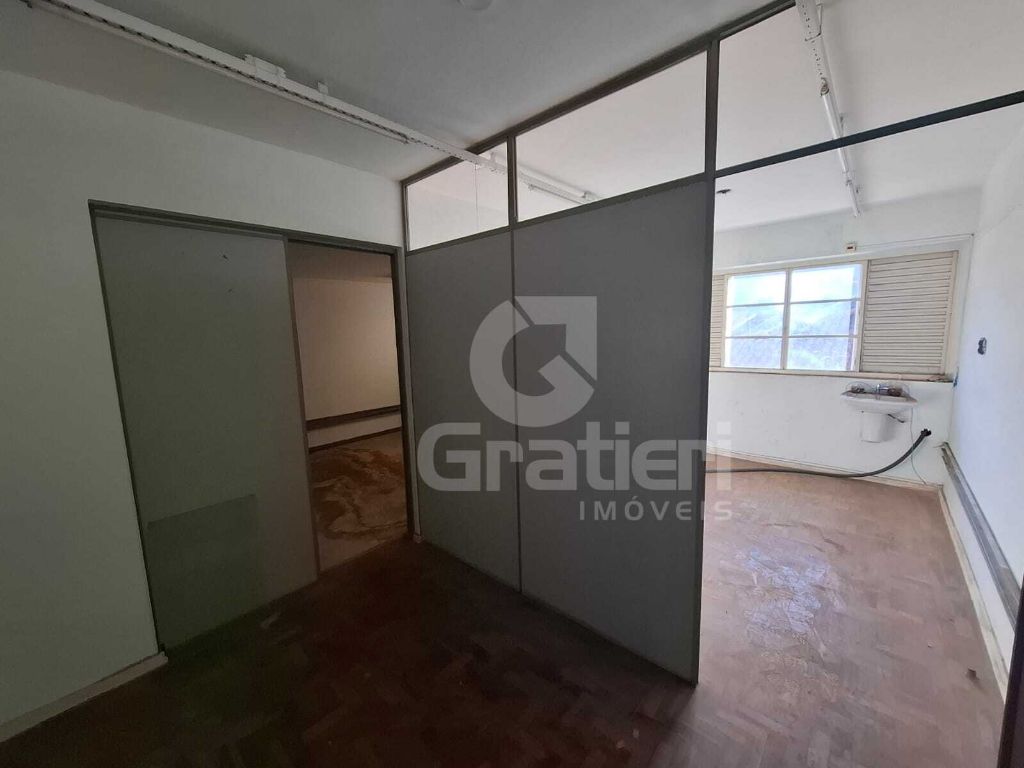Prédio Comercial na Av. Bento de Abreu Centro