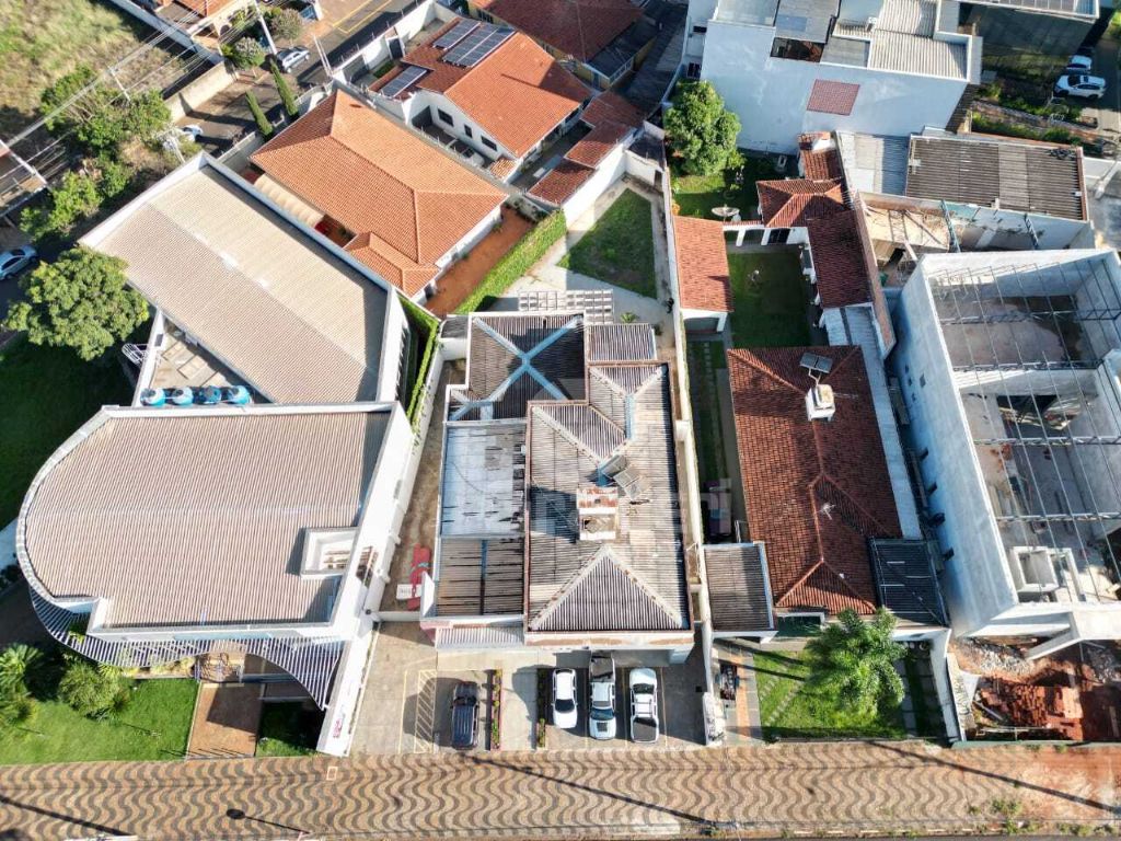 Prédio Comercial na Av. Bento de Abreu Centro