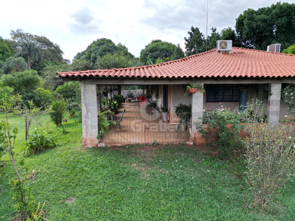 Chacara atrás da lupo