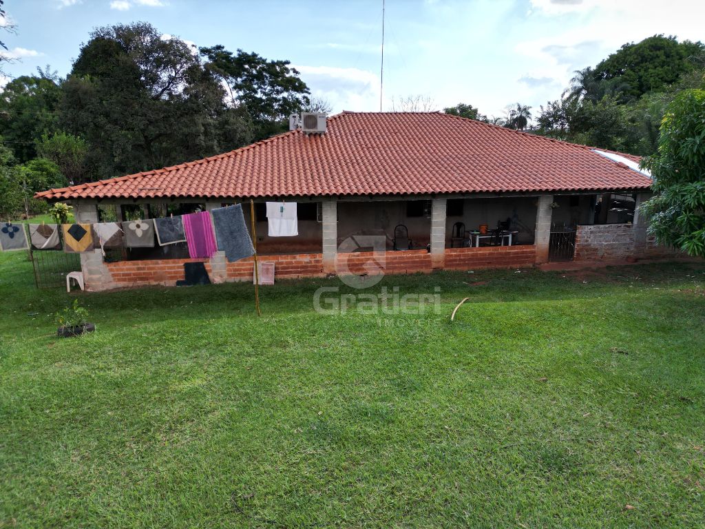 Chacara atrás da lupo