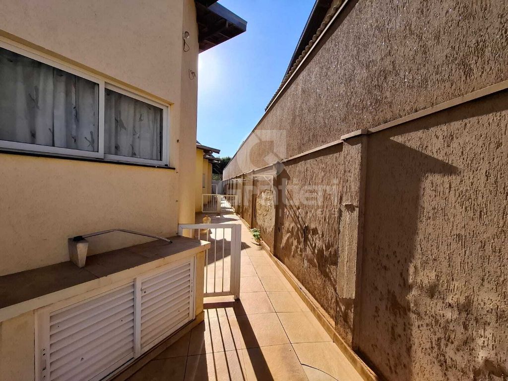 Casa de alto padrão no portal dos oitis