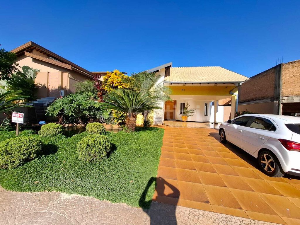 Casa de alto padrão no portal dos oitis
